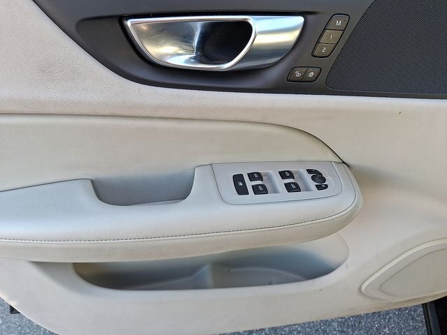 2024 Volvo S60 B5 Core Dark Theme