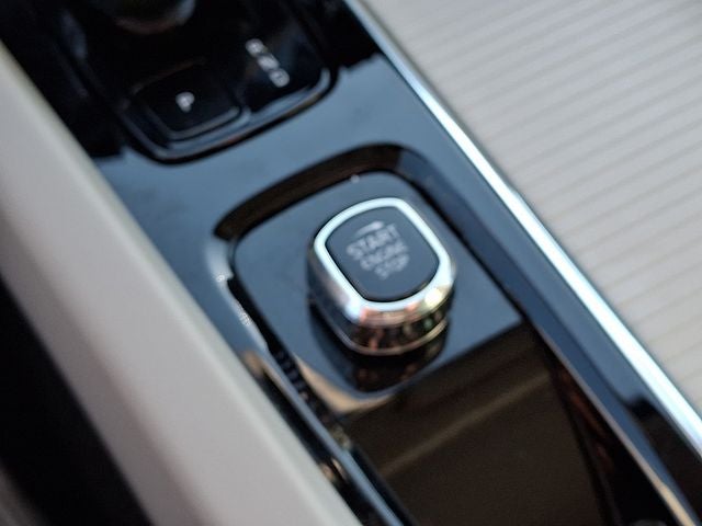 2024 Volvo S60 B5 Core Dark Theme