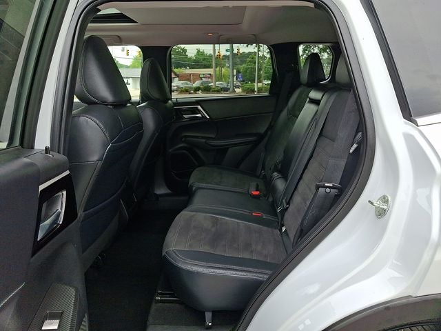 2023 Mitsubishi Outlander SE