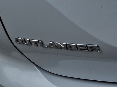 2023 Mitsubishi Outlander SE