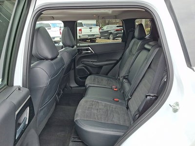 2024 Mitsubishi Outlander SE