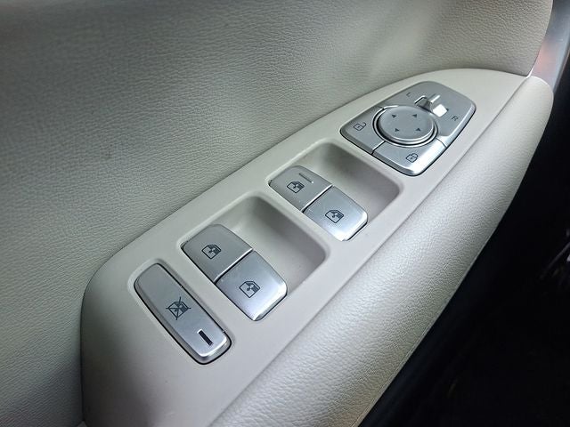 2022 Genesis G70 2.0T