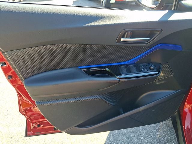 2022 Toyota C-HR XLE