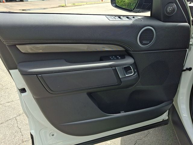 2023 Land Rover Discovery Metropolitan Edition