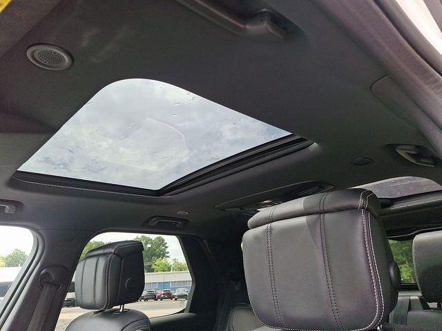 2023 Land Rover Discovery Metropolitan Edition