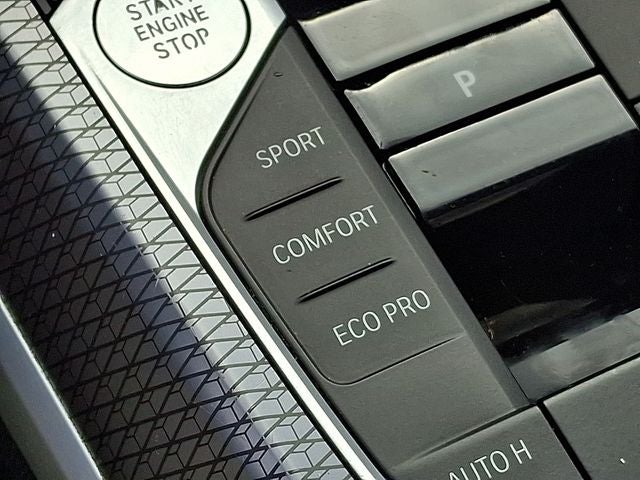 2025 BMW 3 Series 330i xDrive