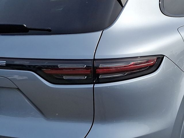 2022 Porsche Cayenne E-Hybrid Base