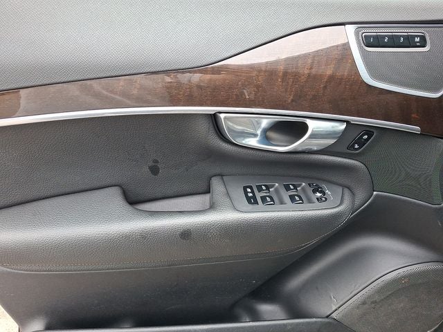 2018 Volvo XC90 T6 Momentum