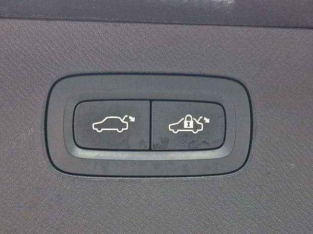 2018 Volvo XC90 T6 Momentum