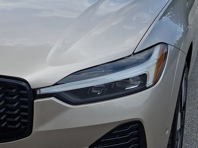 2023 Volvo XC60 Recharge Plug-In Hybrid T8 Plus Dark Theme