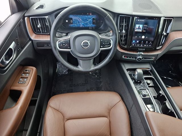 2023 Volvo XC60 Recharge Plug-In Hybrid T8 Plus Dark Theme