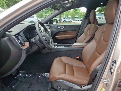 2023 Volvo XC60 Recharge Plug-In Hybrid T8 Plus Dark Theme