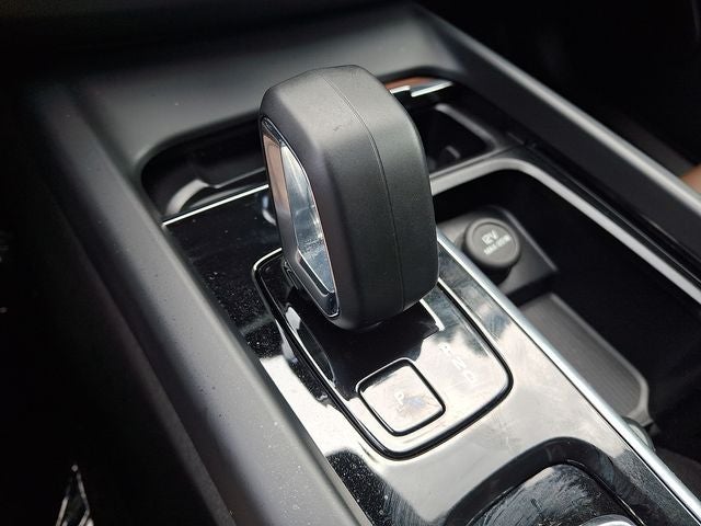 2023 Volvo XC60 Recharge Plug-In Hybrid T8 Plus Dark Theme