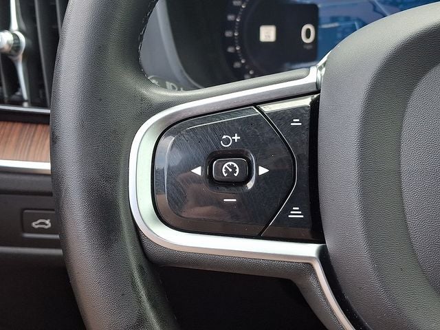 2023 Volvo XC60 Recharge Plug-In Hybrid T8 Plus Dark Theme