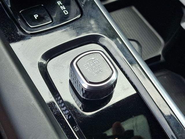 2023 Volvo XC60 Recharge Plug-In Hybrid T8 Plus Dark Theme