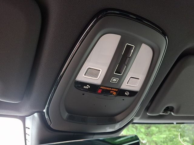 2023 Volvo XC60 Recharge Plug-In Hybrid T8 Plus Dark Theme