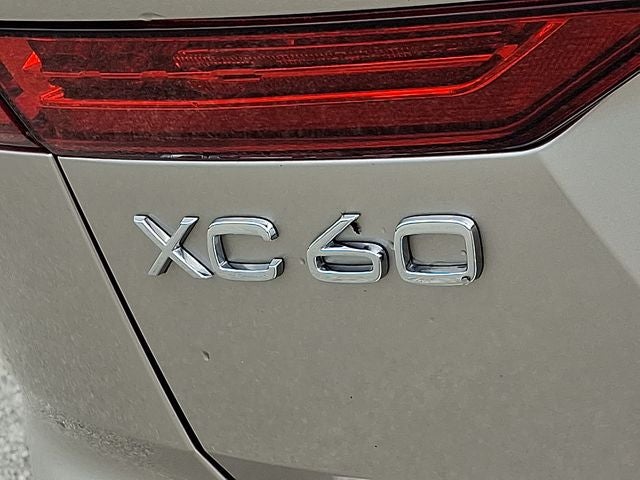 2023 Volvo XC60 Recharge Plug-In Hybrid T8 Plus Dark Theme