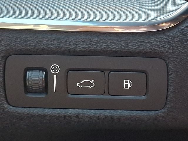 2022 Volvo XC60 Recharge Plug-In Hybrid T8 R-Design