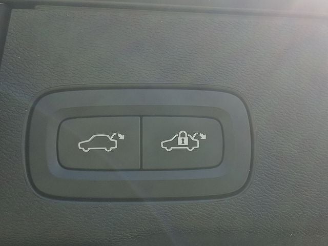 2022 Volvo XC60 Recharge Plug-In Hybrid T8 R-Design