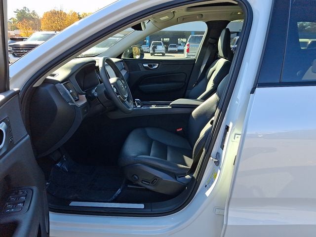 2024 Volvo XC60 B5 Plus Dark Theme