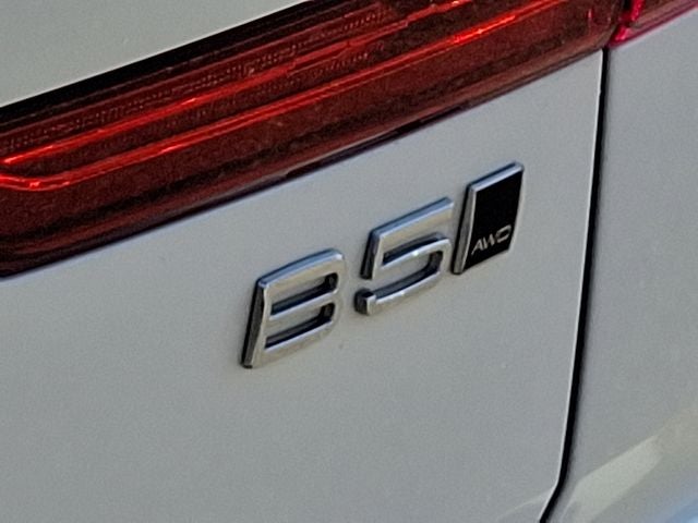 2024 Volvo XC60 B5 Plus Dark Theme