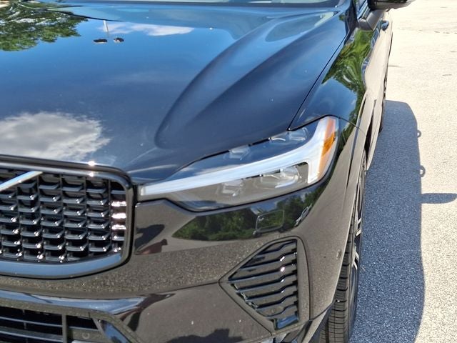 2024 Volvo XC60 B5 Ultimate Dark Theme