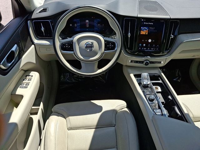 2024 Volvo XC60 B5 Ultimate Dark Theme