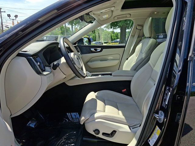 2024 Volvo XC60 B5 Ultimate Dark Theme