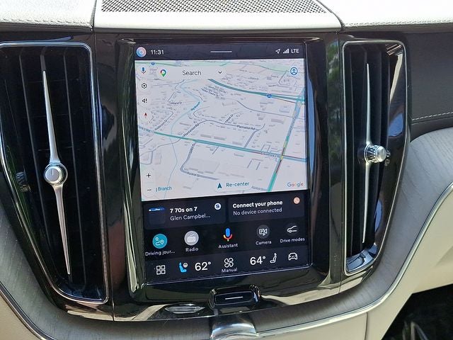 2024 Volvo XC60 B5 Ultimate Dark Theme