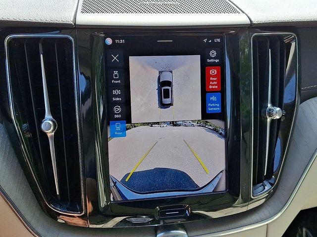 2024 Volvo XC60 B5 Ultimate Dark Theme