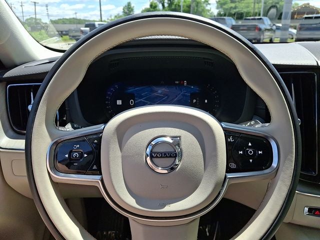 2024 Volvo XC60 B5 Ultimate Dark Theme