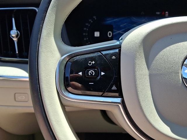 2024 Volvo XC60 B5 Ultimate Dark Theme
