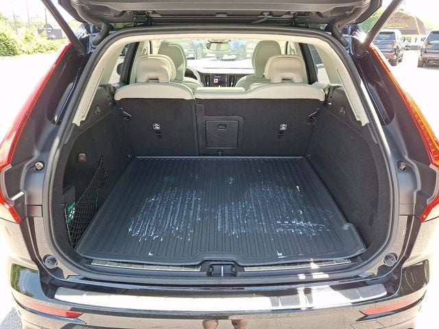 2024 Volvo XC60 B5 Ultimate Dark Theme