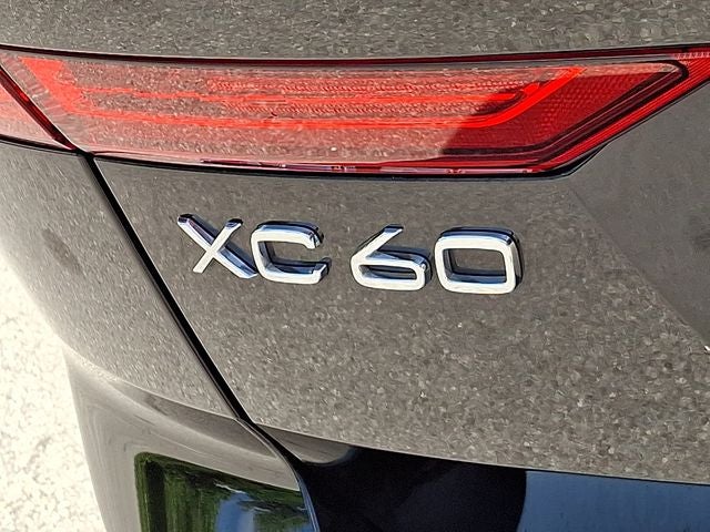 2024 Volvo XC60 B5 Ultimate Dark Theme