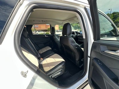 2022 Ford Escape Hybrid Titanium