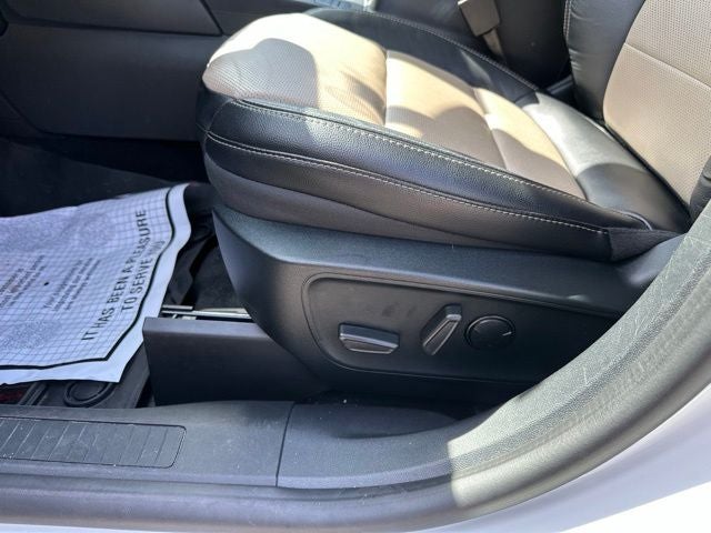 2022 Ford Escape Hybrid Titanium