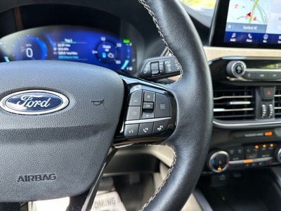 2022 Ford Escape Hybrid Titanium