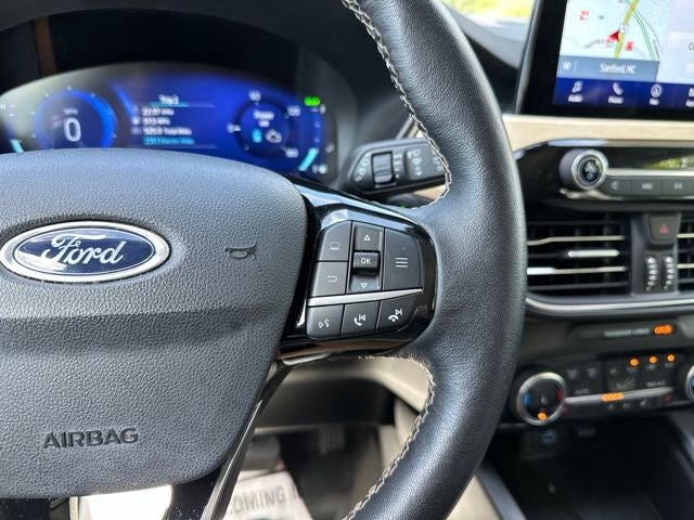 2022 Ford Escape Hybrid Titanium