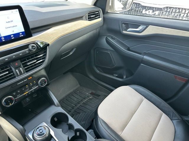 2022 Ford Escape Hybrid Titanium
