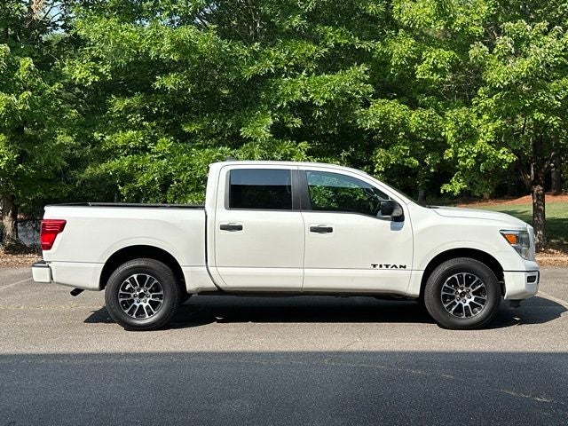 2024 Nissan Titan SV