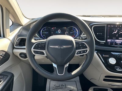 2024 Chrysler Pacifica Hybrid Select