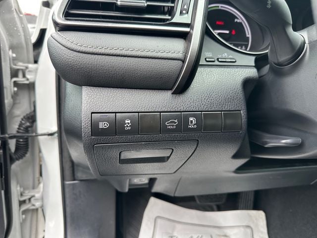 2024 Toyota Camry Hybrid SE