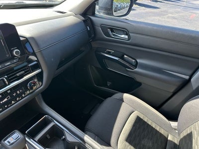 2022 Nissan Pathfinder SV