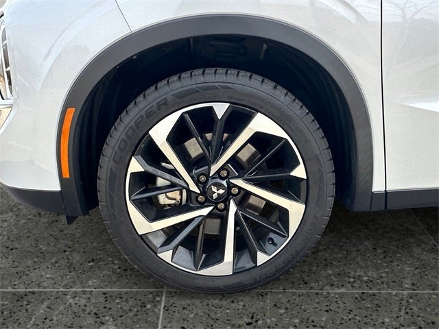 2023 Mitsubishi Outlander SE