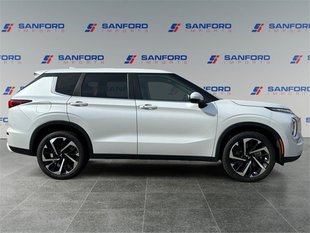 2023 Mitsubishi Outlander SE