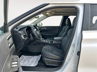 2023 Mitsubishi Outlander SE