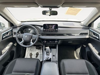 2022 Mitsubishi Outlander ES