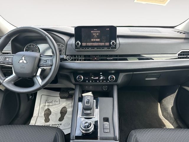 2022 Mitsubishi Outlander ES