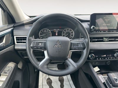 2022 Mitsubishi Outlander ES