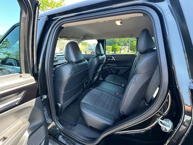 2023 Mitsubishi Outlander PHEV SE